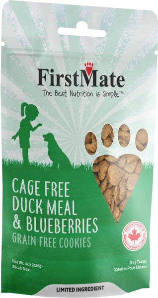 - ​​Christmas pet Christmas clothingFirstmate Cage Free Duck Meal & Blueberries Grain-Free